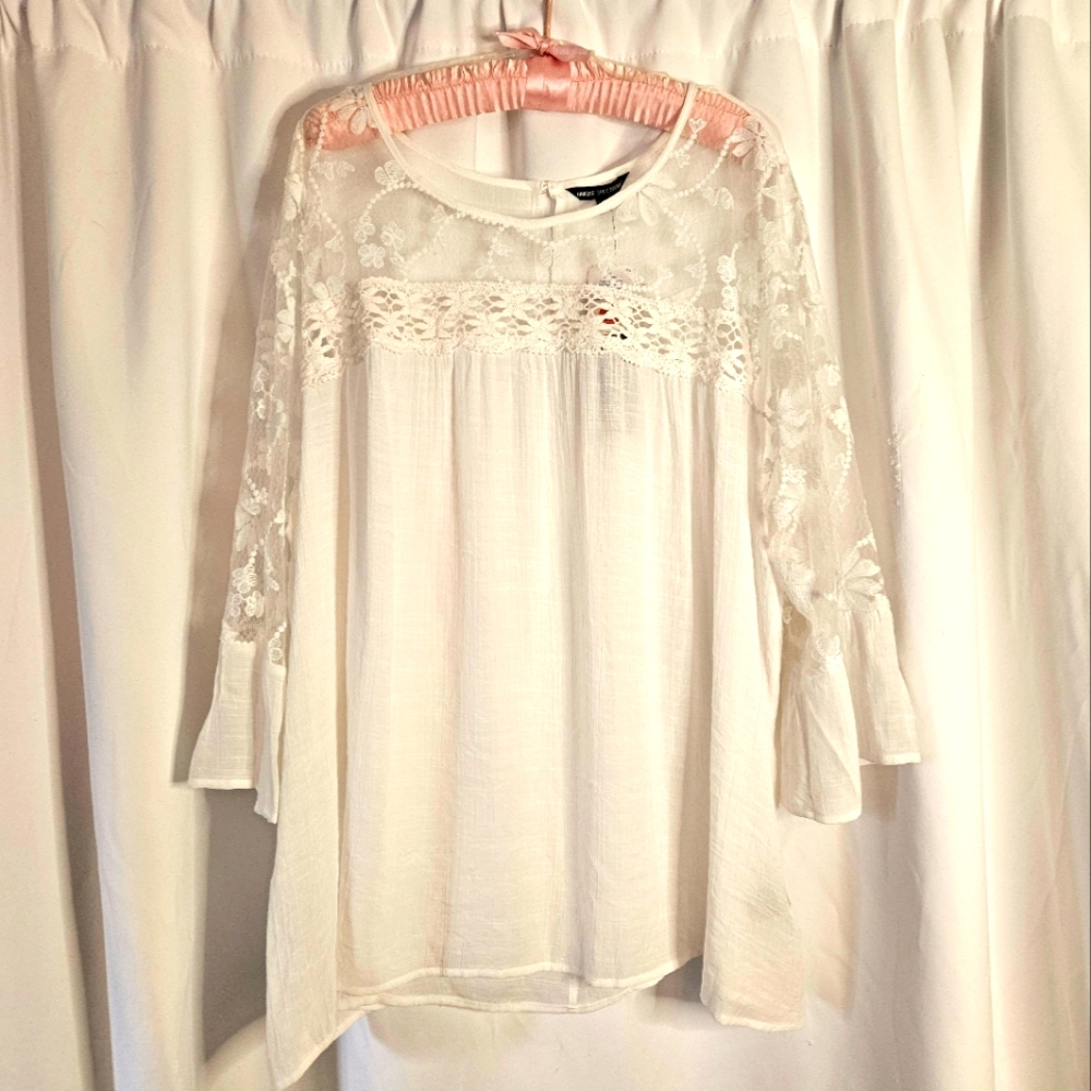 NWT Unique‎ Spectrum 3X Gauzy Lace Romantic Sleeve Top White Sheer